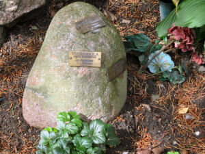 Viimeinen leposija - Ahti Kalervo Vuorensola